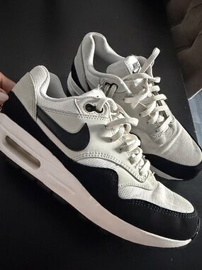 Nike White and Black air max 1’s Sneakers
